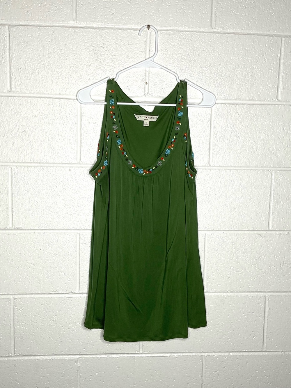 < Tommy Hilfiger Green Plus Size Floral Embroidered Tank Top >